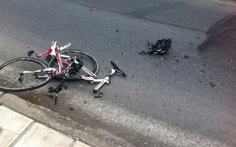 μοτοσικλέτα συγκρούστηκε με ποδήλατο