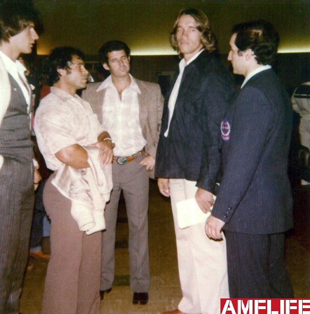 Ο Σπύρος μπουρνάζος μαζί με Franko Kolobo, Arnold Schwarzenegger , τον πρόεδρο και τον συνδιοργανωτή των αγώνων Τζον Λόριμαν